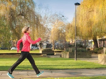 هل المشي ينحف اكثر من 30 معلومة مهمة عن المشي كوني مميزة