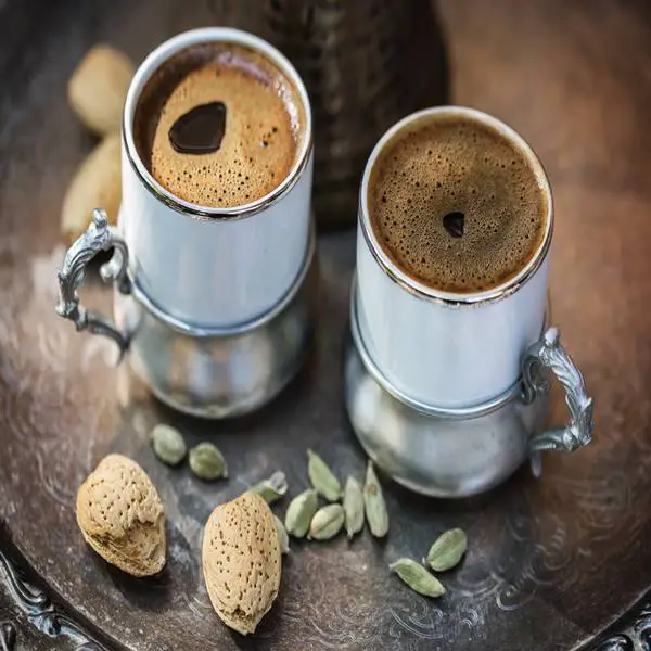 طريقة تحضير القهوة العربية المرة بالهيل