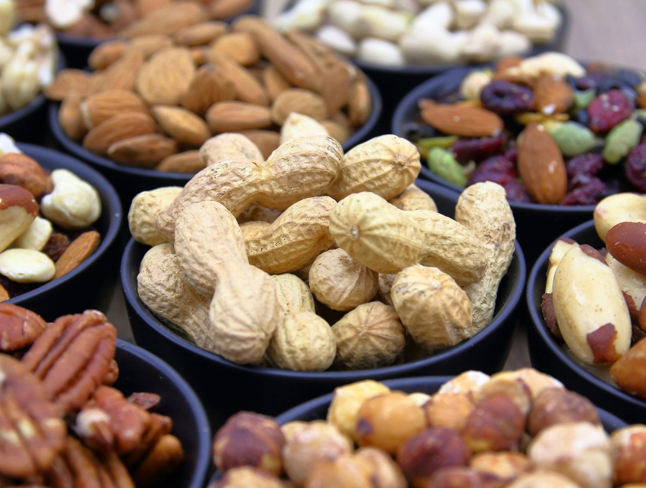 فوائد المكسرات النيئة وسبب تفضيلها على المحمصة