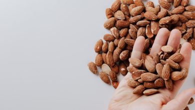 المقرمشات الصحية — هل تختلف فعلاً عن العادية؟